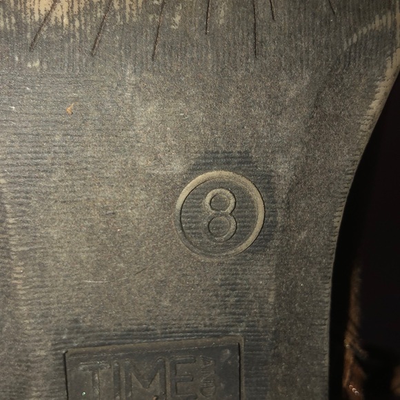 4/$35 Brown high heel boots. Size (8) in women’s. - Picture 3 of 6